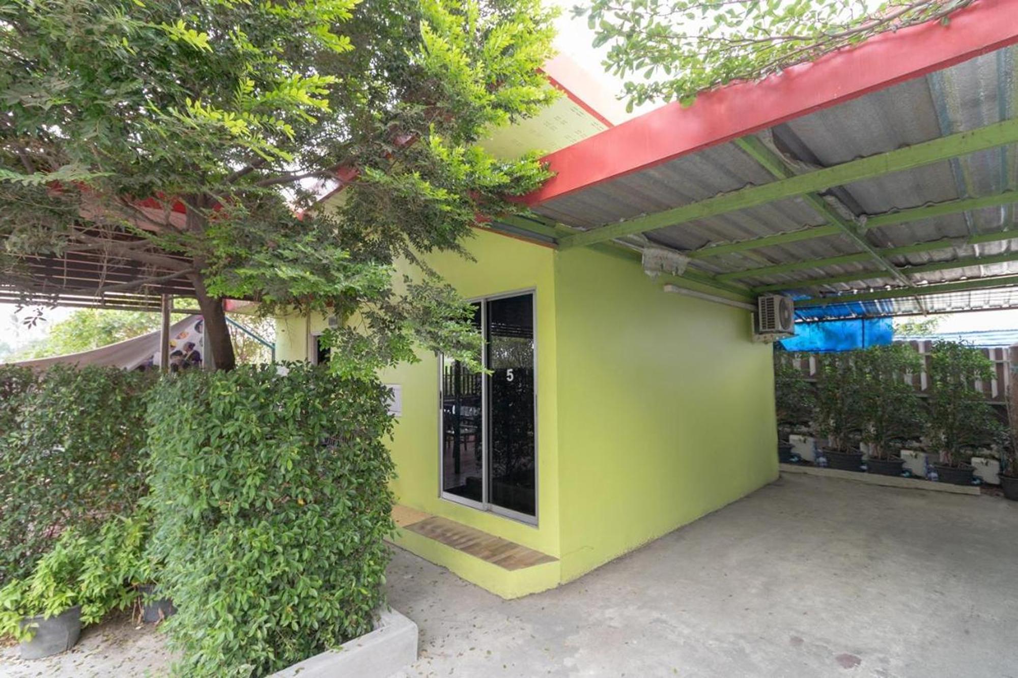 Ruai Thong Pong Pai Bangkok