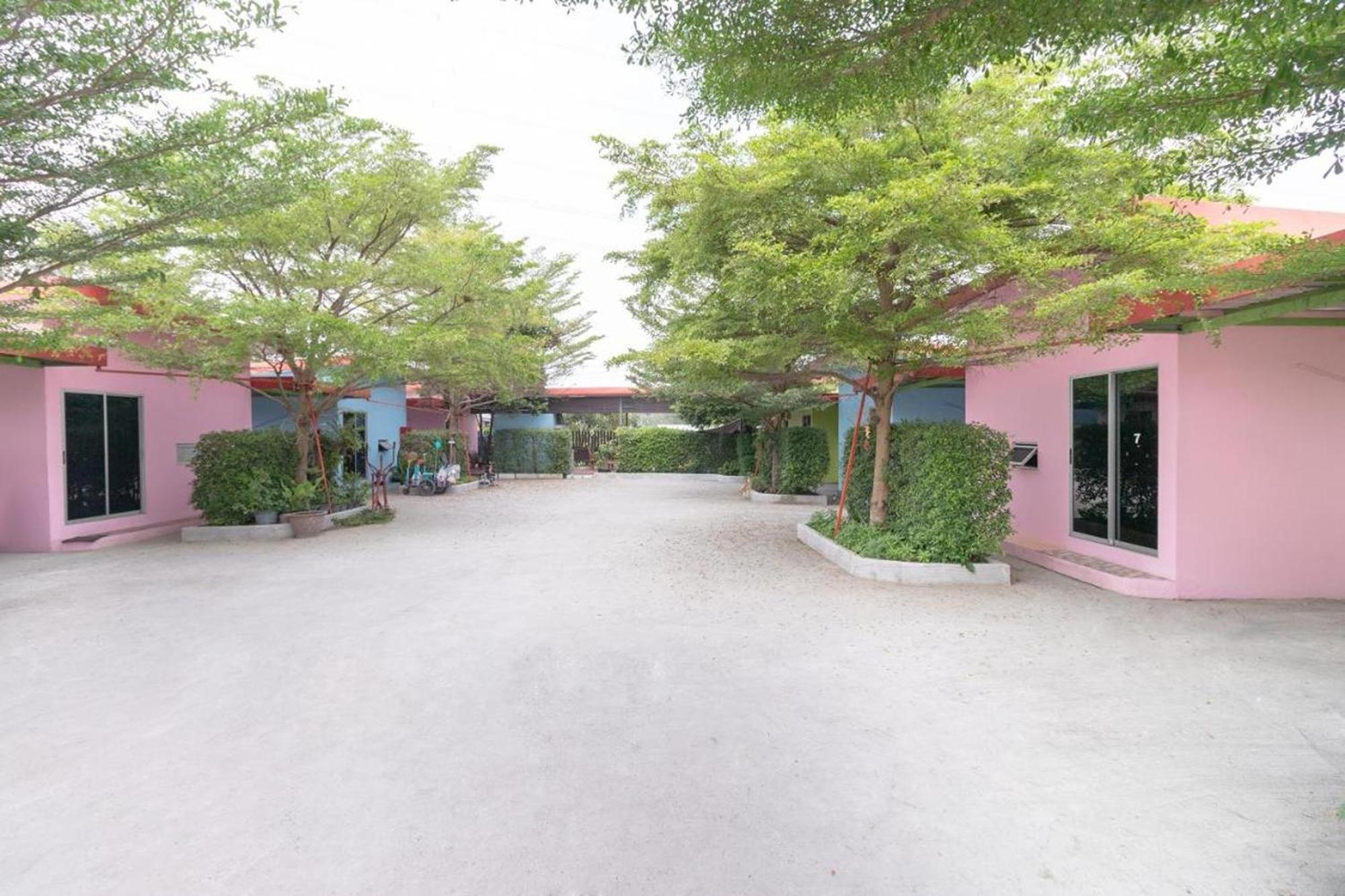 Ruai Thong Pong Pai Hotel Bangkok